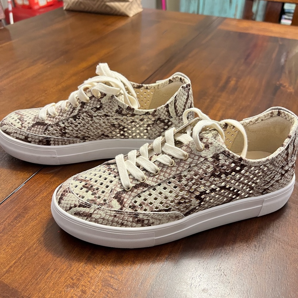 Perfect condition. Worn once.